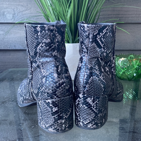 Steve Madden Gray Dafani Pointy Toe Snakeskin Embossed Ankle Boots/Booties - Picture 5 of 5